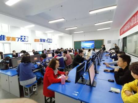 2021年重庆市第十三届中职学校职业技能大赛Web前端开发赛前培训暨说明会成功召开！